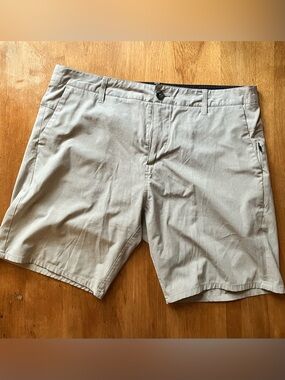 Vuori Men Aim shorts, khaki, Size 34